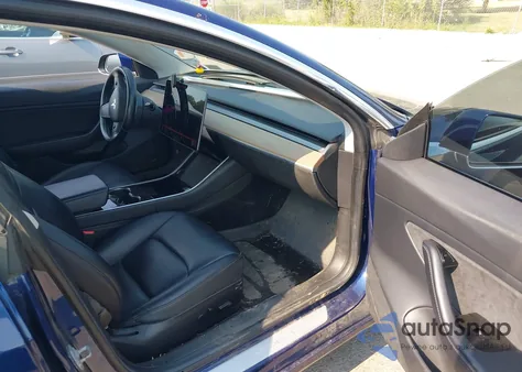 2018 Tesla Model 3 Long Range/Performance z USA, uszkodzony, nr VIN 5YJ3E1EB0JF064878